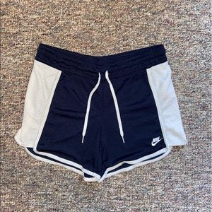 VINTAGE NIKE SHORTS